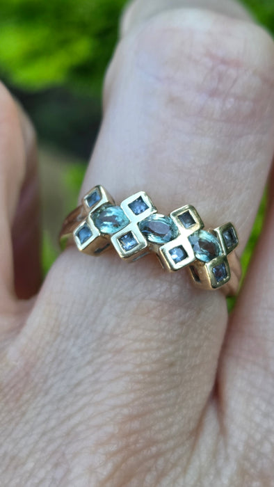 Vintage: 9ct Yellow Gold Green Sapphire Geometric Dress Ring