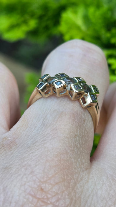 Vintage: 9ct Yellow Gold Green Sapphire Geometric Dress Ring