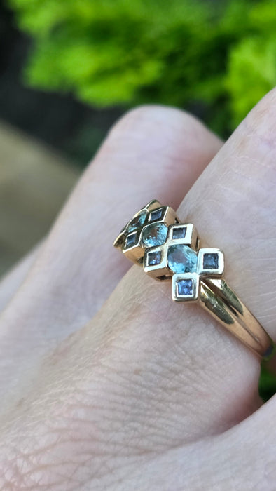 Vintage: 9ct Yellow Gold Green Sapphire Geometric Dress Ring