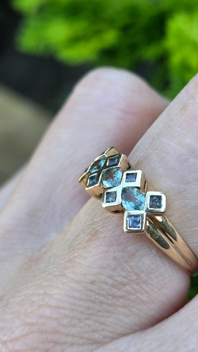 Vintage: 9ct Yellow Gold Green Sapphire Geometric Dress Ring