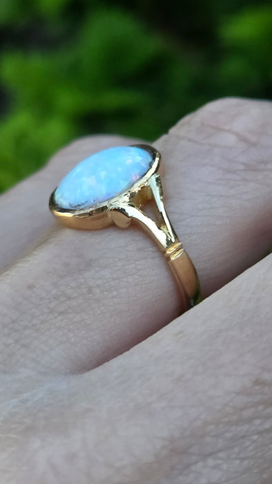 Vintage: 18ct Yellow Gold Opal Signet Ring — From 1958
