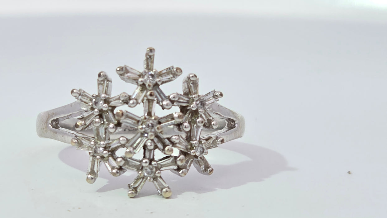 Vintage: 9ct White Gold Diamond Florets Ring