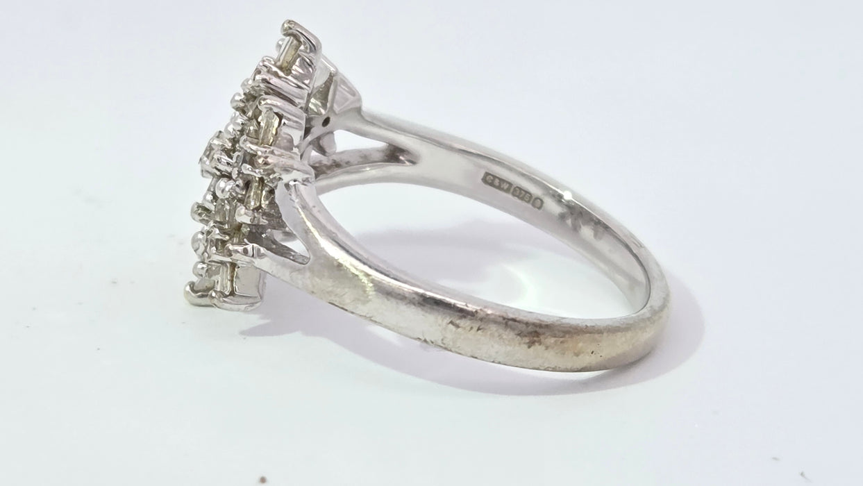Vintage: 9ct White Gold Diamond Florets Ring