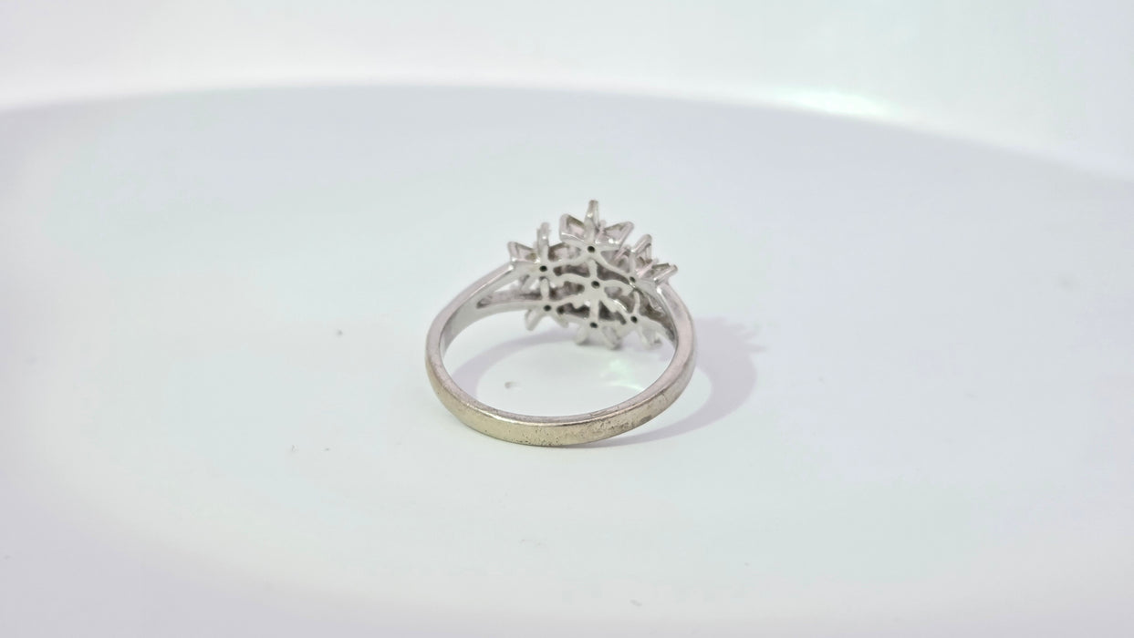 Vintage: 9ct White Gold Diamond Florets Ring