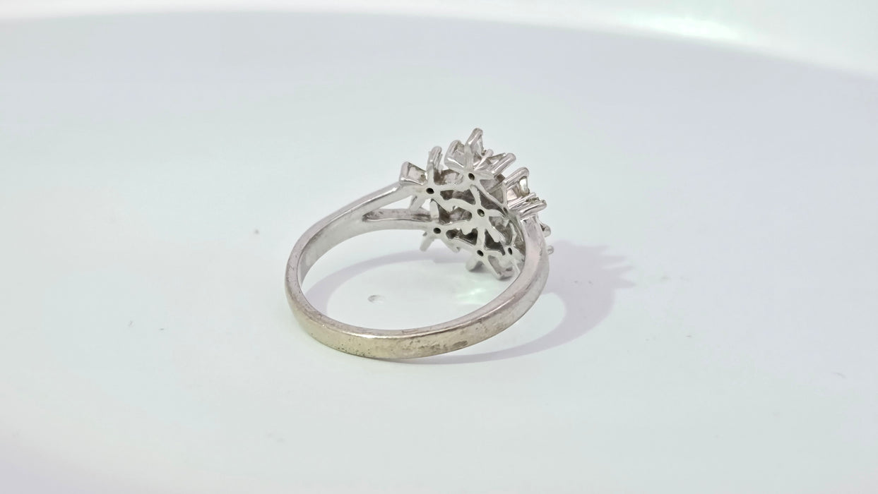 Vintage: 9ct White Gold Diamond Florets Ring
