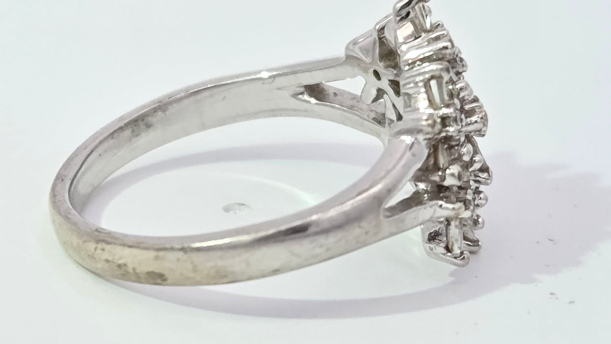 Vintage: 9ct White Gold Diamond Florets Ring