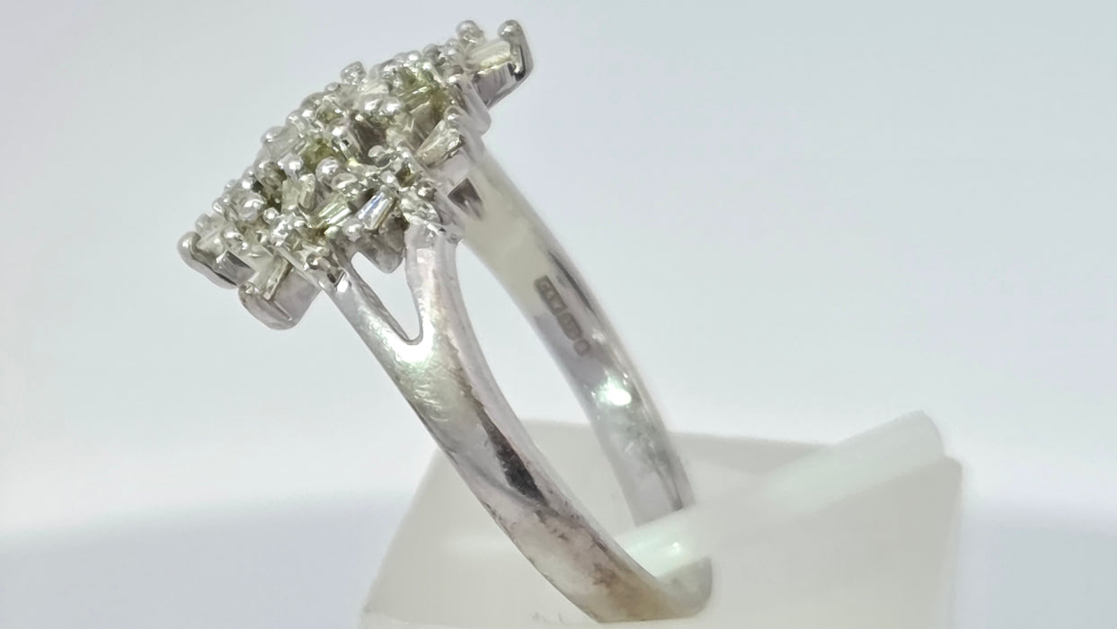 Vintage: 9ct White Gold Diamond Florets Ring