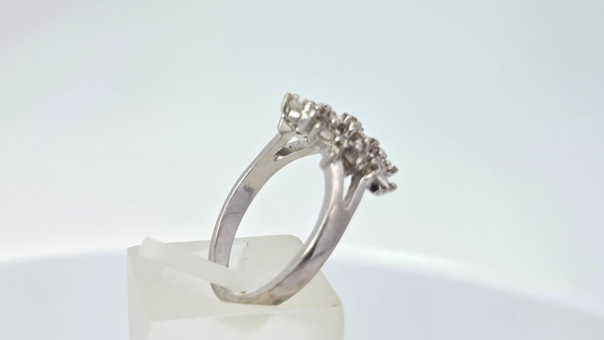 Vintage: 9ct White Gold Diamond Florets Ring
