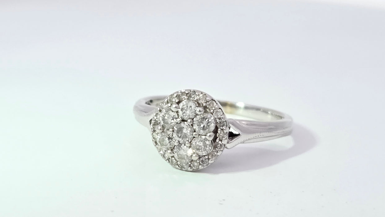 Vintage: 9ct White Gold Diamond 0.56ct Round Halo Cluster Ring