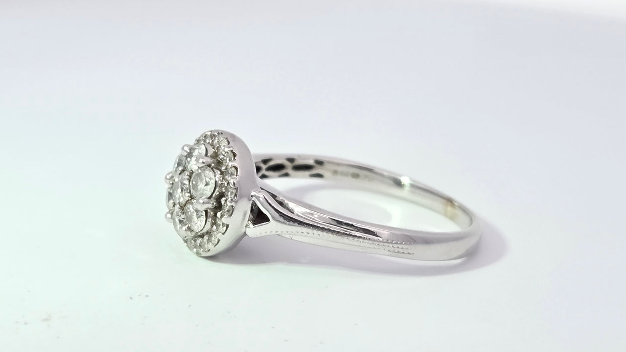 Vintage: 9ct White Gold Diamond 0.56ct Round Halo Cluster Ring