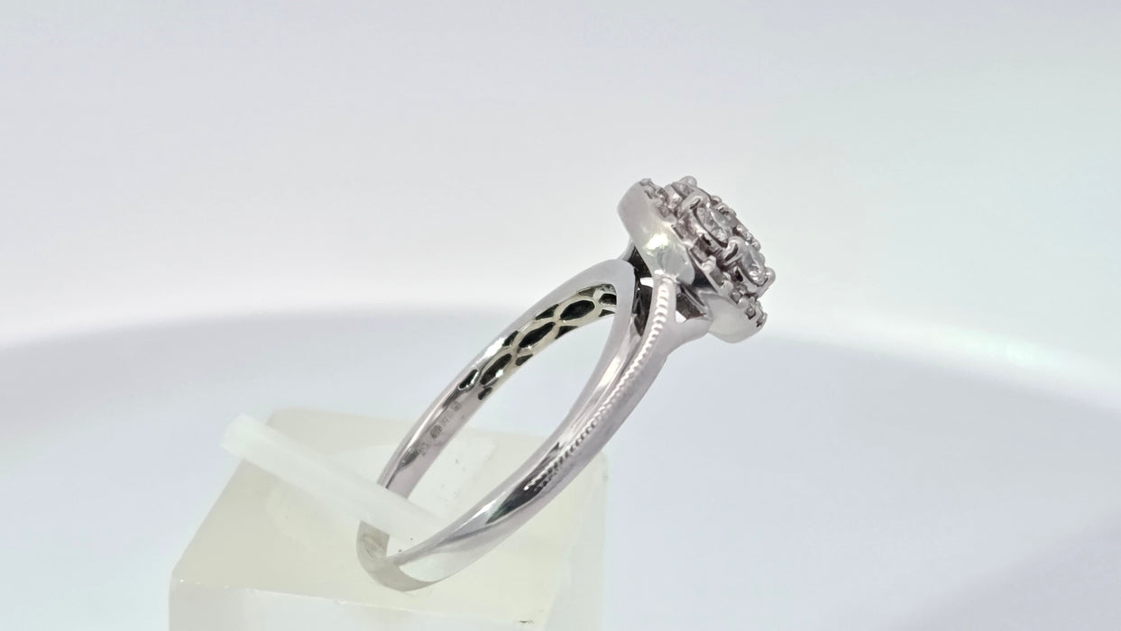 Vintage: 9ct White Gold Diamond 0.56ct Round Halo Cluster Ring
