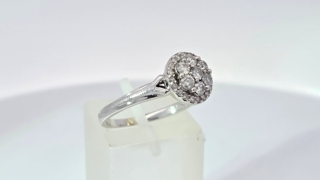 Vintage: 9ct White Gold Diamond 0.56ct Round Halo Cluster Ring