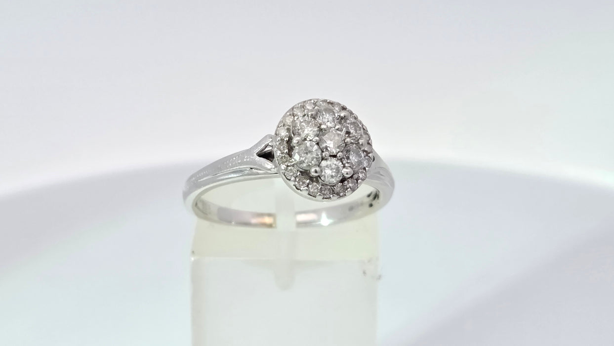 Vintage: 9ct White Gold Diamond 0.56ct Round Halo Cluster Ring