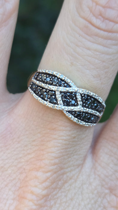 Vintage: 9ct Yellow Gold Black & White Diamond 0.25ct Dress Ring