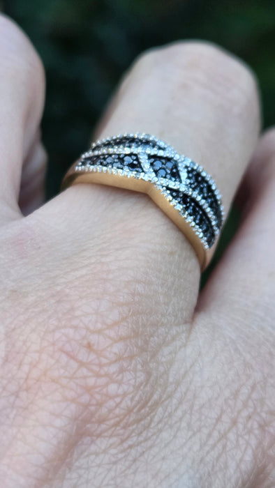 Vintage: 9ct Yellow Gold Black & White Diamond 0.25ct Dress Ring