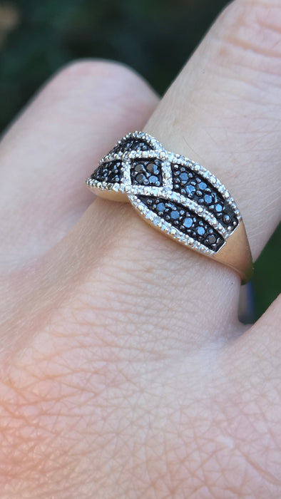 Vintage: 9ct Yellow Gold Black & White Diamond 0.25ct Dress Ring