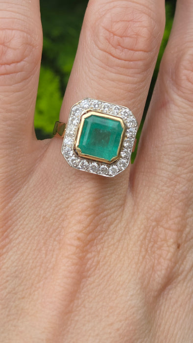 2614- Vintage: 18ct Gold Emerald (4.33ct) Diamonds Ring - From 1998