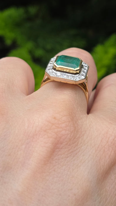 2614- Vintage: 18ct Gold Emerald (4.33ct) Diamonds Ring - From 1998
