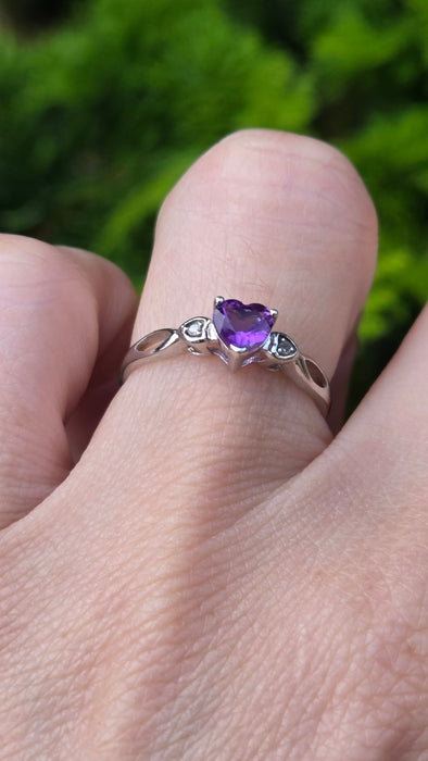 Vintage: 9ct White Gold Heart Amethyst & Diamond Ring