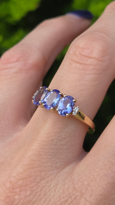 Vintage: 9ct Gold Tanzanite & White Spinel Trilogy Ring