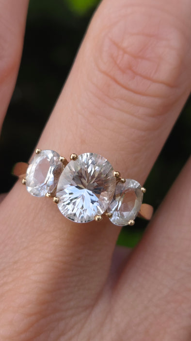 Vintage: 9ct Gold White Quartz Trilogy Ring