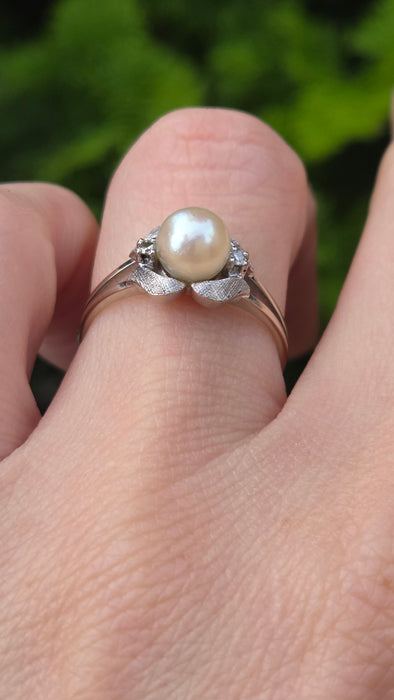 Vintage: 14ct White Gold Pearl & Diamond Ring