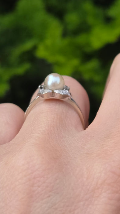 Vintage: 14ct White Gold Pearl & Diamond Ring