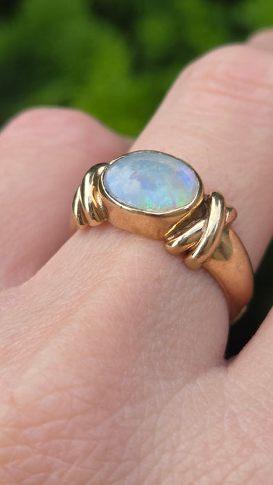Vintage: 9ct Yellow Gold White Opal Signet Ring