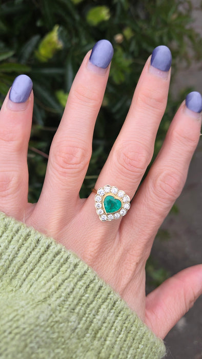Vintage: 18ct Yellow Gold Emerald approx. 1.65ct & 13 Diamonds approx. 1ct Heart-Shaped Dress Ring