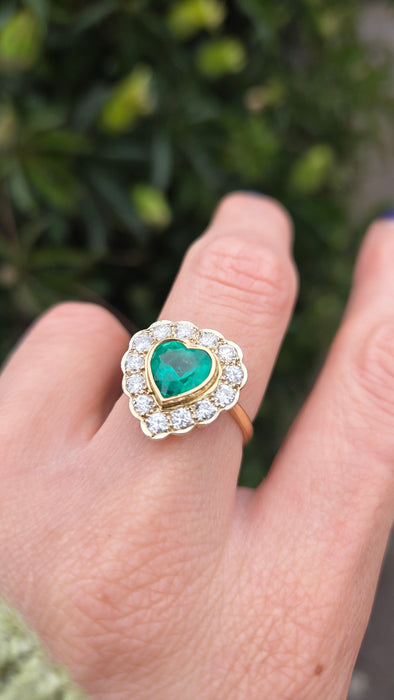 Vintage: 18ct Yellow Gold Emerald approx. 1.65ct & 13 Diamonds approx. 1ct Heart-Shaped Dress Ring