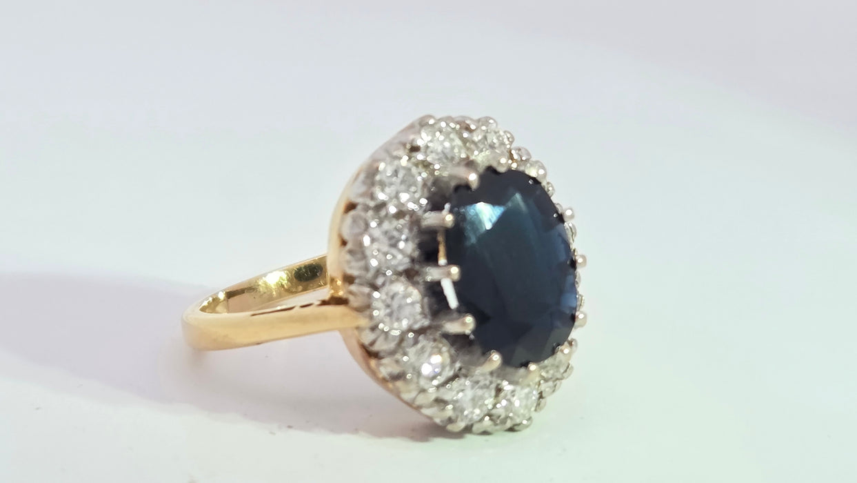 Vintage: 18ct Yellow Gold Sapphire 3.00ct & Diamond 0.75ct Diana Cluster Ring — From 1975