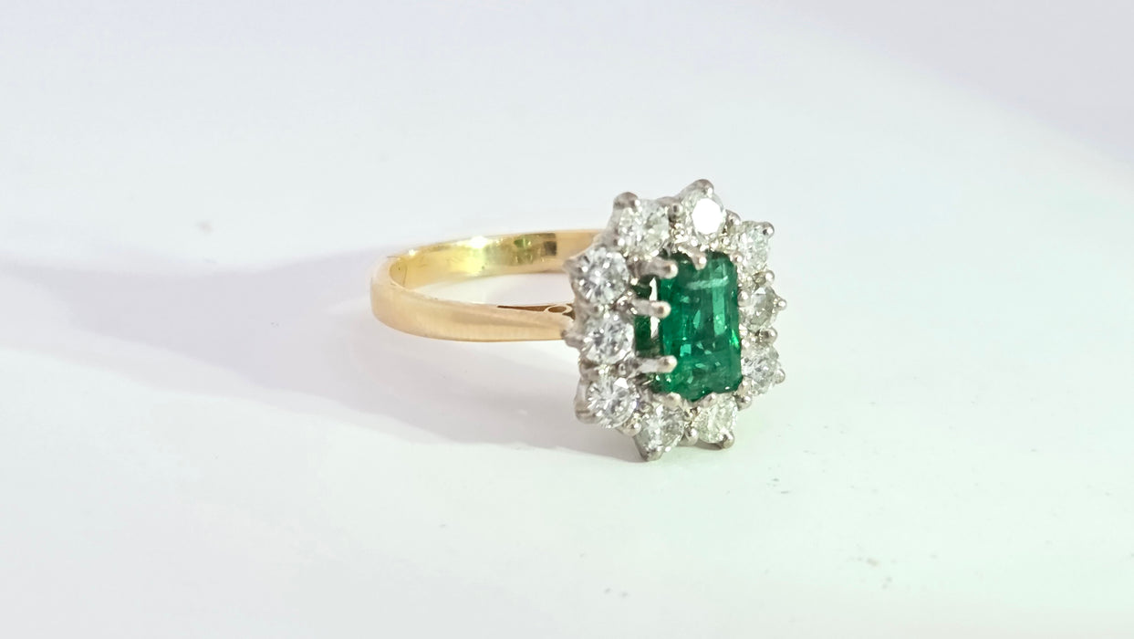 Vintage: 18ct Yellow Gold Emerald 1ct & Diamond 0.7ct Cluster Halo Ring — From 1987