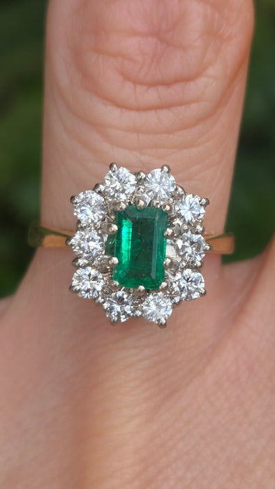 Vintage: 18ct Yellow Gold Emerald 1ct & Diamond 0.7ct Cluster Halo Ring — From 1987