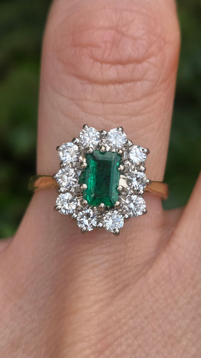 Vintage: 18ct Yellow Gold Emerald 1ct & Diamond 0.7ct Cluster Halo Ring — From 1987