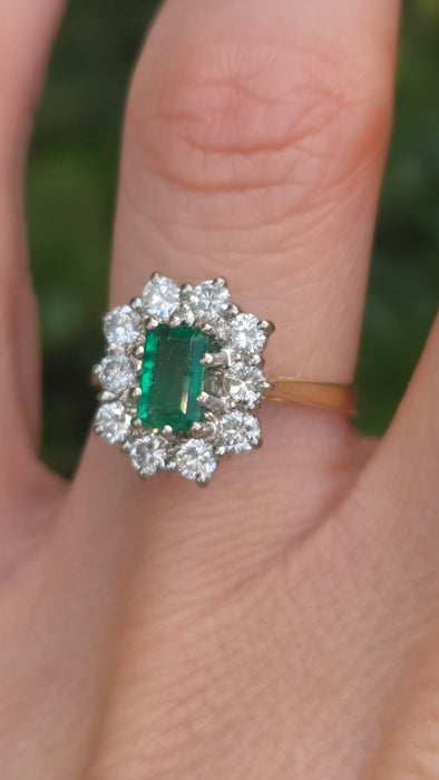 Vintage: 18ct Yellow Gold Emerald 1ct & Diamond 0.7ct Cluster Halo Ring — From 1987