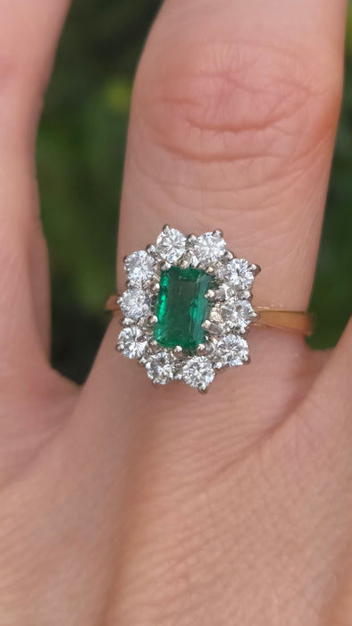 Vintage: 18ct Yellow Gold Emerald 1ct & Diamond 0.7ct Cluster Halo Ring — From 1987