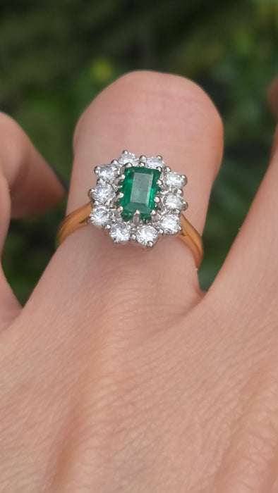 Vintage: 18ct Yellow Gold Emerald 1ct & Diamond 0.7ct Cluster Halo Ring — From 1987