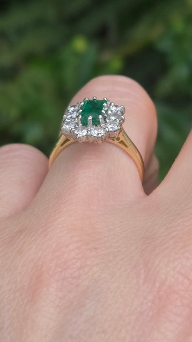 Vintage: 18ct Yellow Gold Emerald 1ct & Diamond 0.7ct Cluster Halo Ring — From 1987