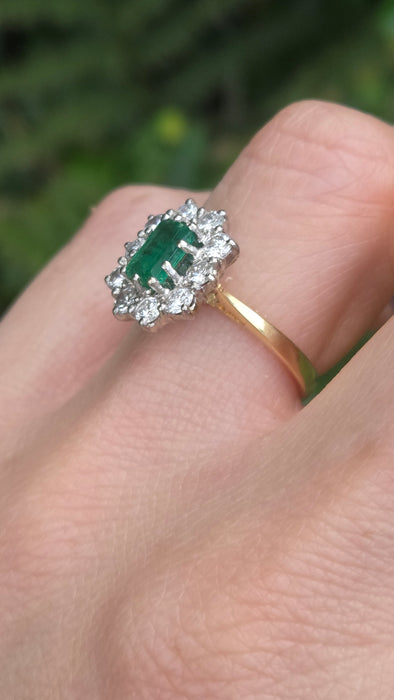 Vintage: 18ct Yellow Gold Emerald 1ct & Diamond 0.7ct Cluster Halo Ring — From 1987