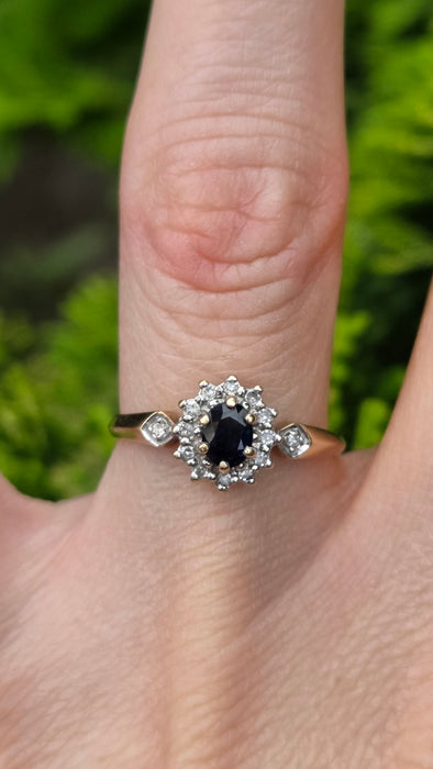 Vintage: 9ct Gold Sapphire & Diamond Oval Cluster Ring