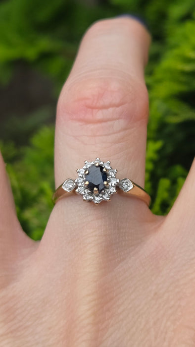 Vintage: 9ct Gold Sapphire & Diamond Oval Cluster Ring