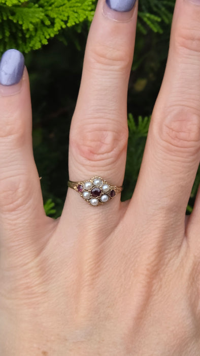 Vintage: 9ct Gold Sapphire & Diamond Oval Cluster Ring