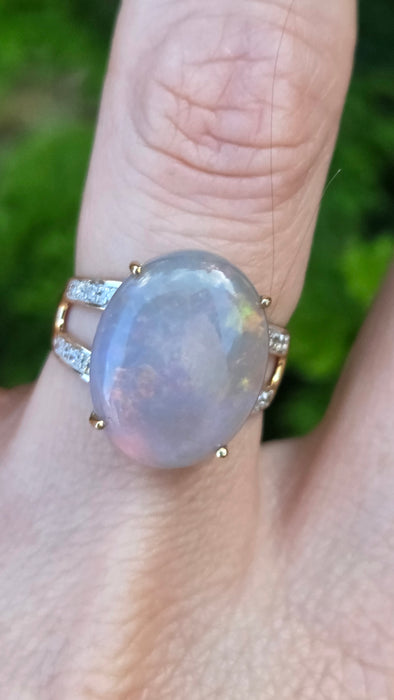 Vintage: 9ct Yellow Gold Large Translucent Ethiopian Opal & Diamond Ring
