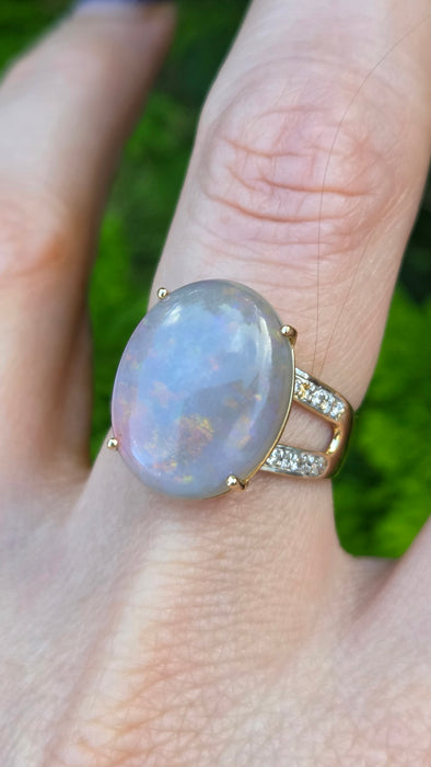 Vintage: 9ct Yellow Gold Large Translucent Ethiopian Opal & Diamond Ring