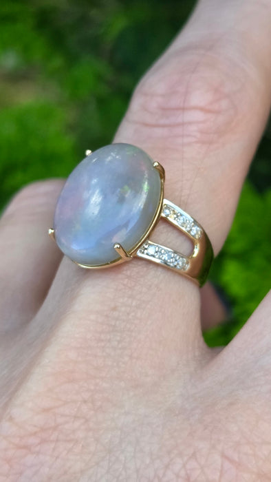 Vintage: 9ct Yellow Gold Large Translucent Ethiopian Opal & Diamond Ring