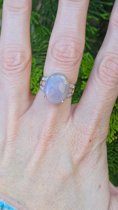 Vintage: 9ct Yellow Gold Large Translucent Ethiopian Opal & Diamond Ring