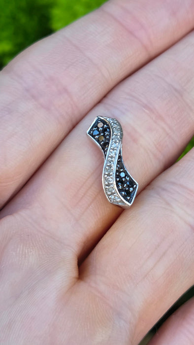 Vintage: 9ct White Gold 21 Black & White Diamond Crossover Pendant