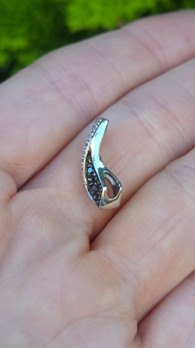 Vintage: 9ct White Gold 21 Black & White Diamond Crossover Pendant