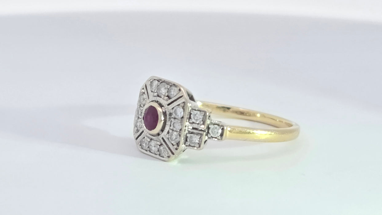 Vintage: 18ct Yellow Gold Ruby & 18-Diamond Art Deco Panel Style Ring