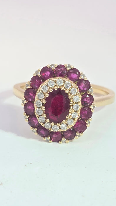 Vintage: 14ct Yellow Gold Ruby & Diamond Oval Cluster Dress Ring